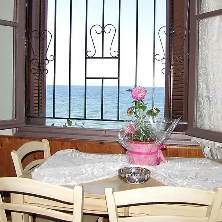 Beach House Apartament Lefokastro